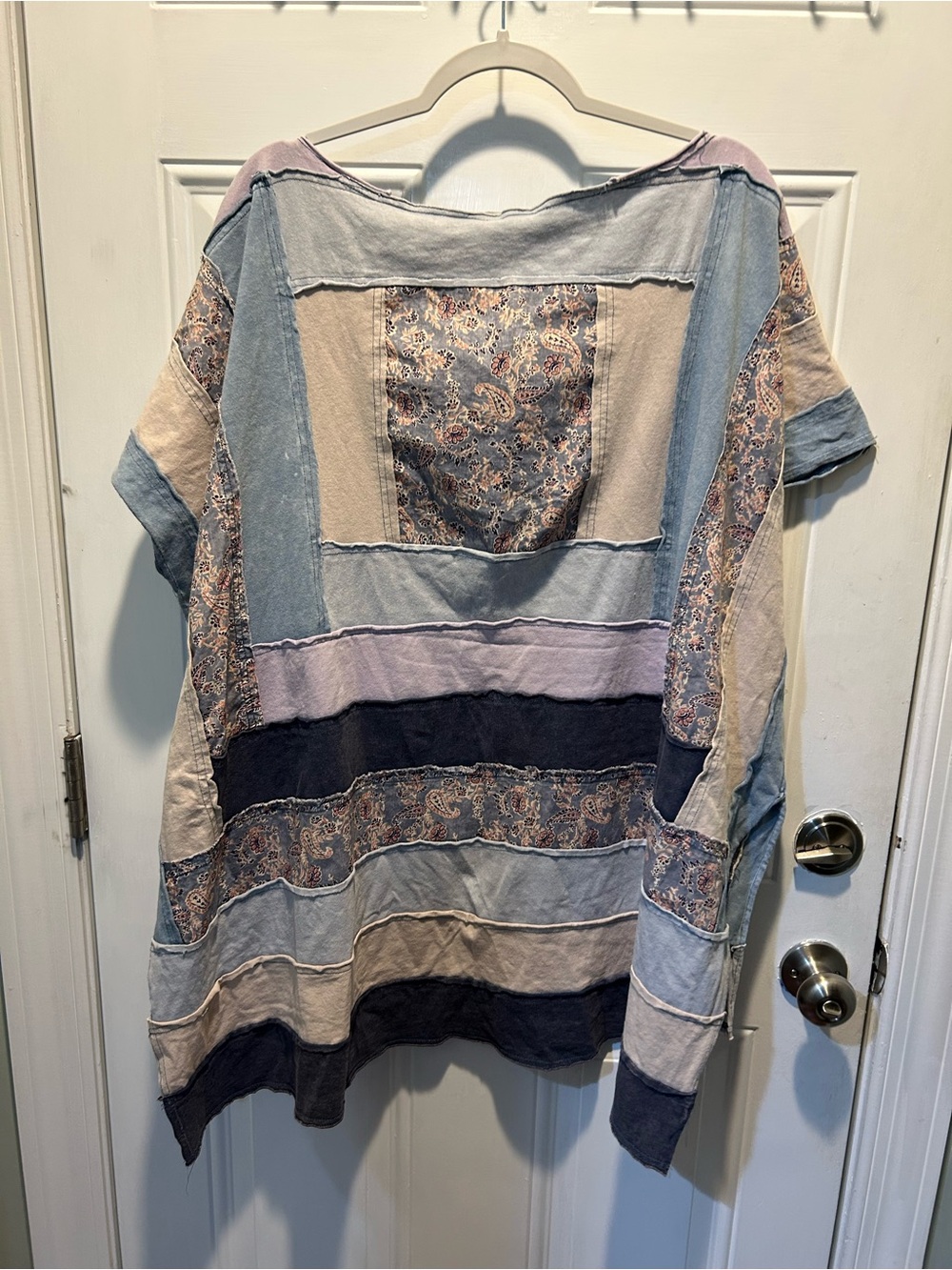 Oli & Hali Patchwork Floral Short-Sleeve Women's Top in Blue and Cream - Picture 3 of 5